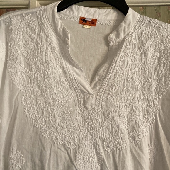 210.  Detailed White Tunic - Picture 3 of 6